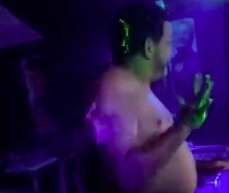 Mayor filmed dancing t0pless with his male m3mber out in nightclub